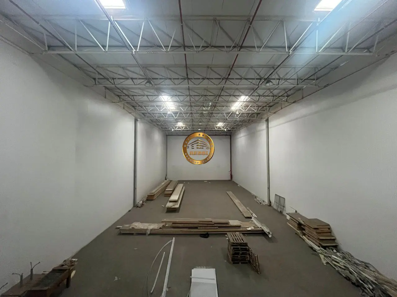 Foto 1 de 17 — Galpão Industrial 1.478 m² para locação — Água Espraida, Embu das Artes