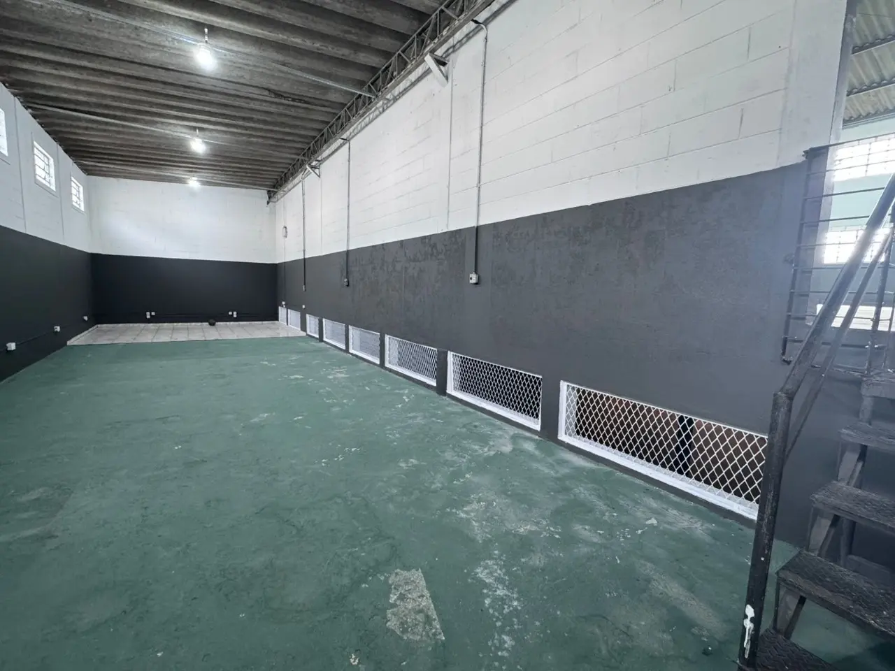 Foto 3 de 8 — Galpão Industrial 839 m² para Locação — Nova Petrópolis, São Bernardo do Campo